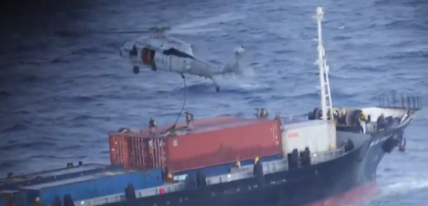 美军称在对伊朗港口封锁行动中已要求39艘船只掉头